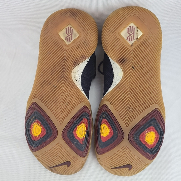 Nike Kyrie 3 Obsidian - Picture 11 of 14